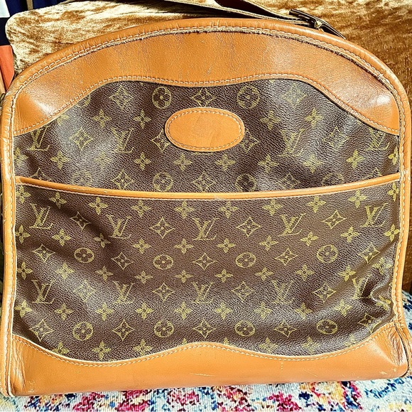 Louis Vuitton Handbags - ⬇️PRICE CUT: VERIFIED AUTHENTIC LV LARGE SHOULDER BAG. Appraised at $650.